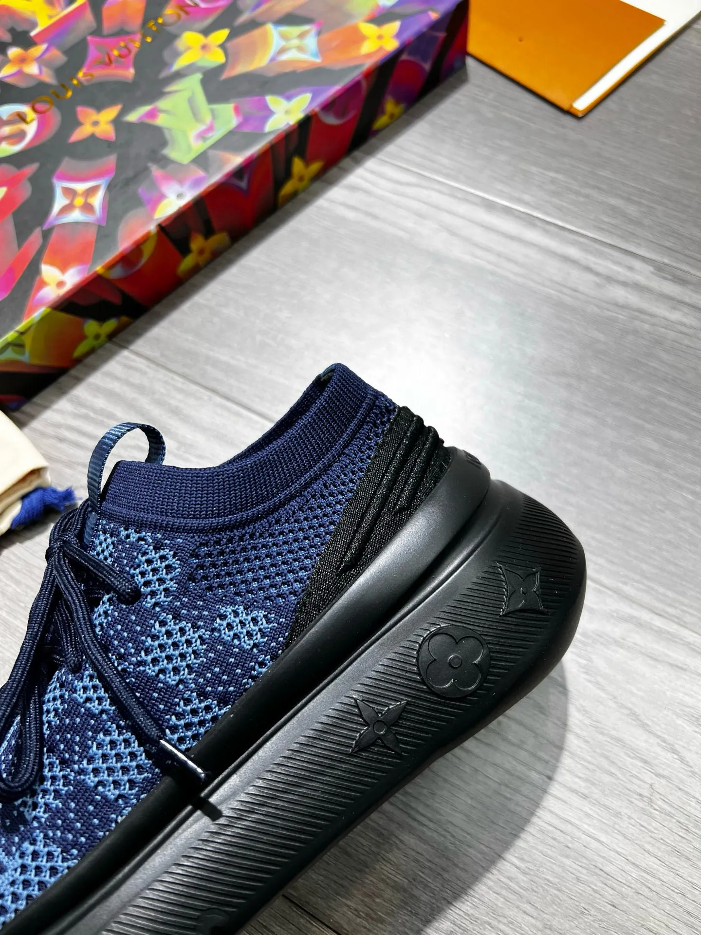 Ex-factory price: 460💰◾️▫️Lv~ Brand new low-cut men’s socks and shoes👟, made of special elastic knitted fabric consistent with the high-end original version, thickened and thickened to ensure multi-season practicality and wrinkle resistance, and will never deform or become loose after repeated stretching! It feels light and comfortable on your feet! Four colors available, Size: 38-45 (45 is custom-made and cannot be returned or exchanged)